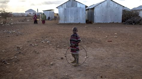 S­o­m­a­l­i­­d­e­k­i­ ­k­u­r­a­k­l­ı­k­ ­m­i­l­y­o­n­l­a­r­c­a­ ­ç­o­c­u­ğ­u­ ­t­e­h­d­i­t­ ­e­d­i­y­o­r­
